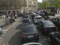 Рост цен на горючее вывел на улицы водителей такси во Франции