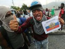 Жители Гаити из-за повышения стоимости проезда разгромили аэропорт