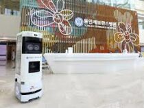 Робот дезинфицирует многолюдные помещения в Южной Корее