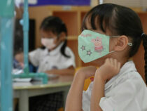 В школах Кыргызстана отменяется обязательное ношение масок