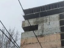 По факту обрушения стены строящегося здания в Бишкеке возбуждено уголовное дело