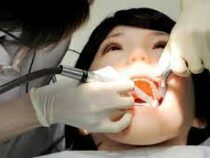 Японские стоматологи тренируются на роботах-детях