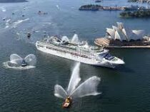 В Австралию прибыло первое за два года круизное судно