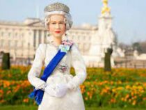 В честь 96-летия королевы Великобритании Елизаветы II выпустили куклу