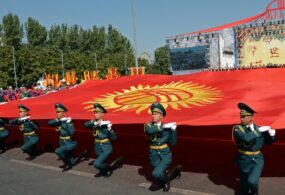 Исполнение гимна Кыргызстана в школах станет обязательным