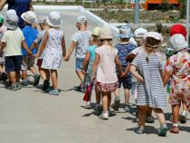 Более 4 тысяч детей в Бишкеке получат материальную помощь к 1 июня