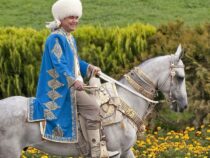 В Туркменистане появится памятник коню экс-президента страны