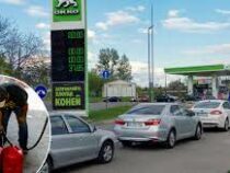 В Украине из-за очередей на АЗС появилась услуга по доставке бензина на дом