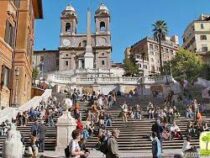 В Риме водитель  повредил несколько ступеней знаменитой Испанской лестницы