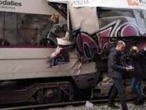 Два поезда столкнулись в Барселоне