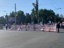 Более 15 тысяч человек приняли участие в акции «Бессмертный полк» в Бишкеке