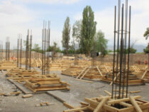 В Бишкеке продолжается строительство пристроек к школам