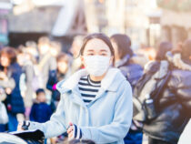 Жителям Японии могут разрешить снять маски на улице