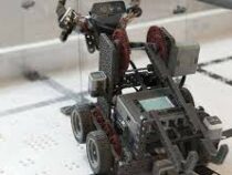 Создан первый в мире мобильный робот для зарядки автомобилей