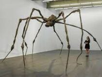 Скульптуру в виде паука высотой три метра продали за $40 млн в Швейцарии