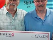 Австралиец выиграл в лотерею и отдал половину денег другу