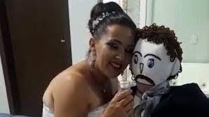 Бразильянка вышла замуж за тряпичную куклу