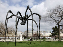 В Швейцарии продана гигантская скульптура в виде паука