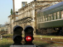 Железнодорожный переезд по улице Алыкулова будут периодически перекрывать