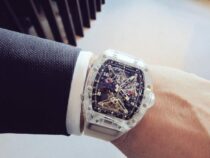 В Неаполе туристам предложили сменить дорогие часы на пластиковые