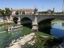 Построенный Нероном мост показался из реки из-за засухи в Риме
