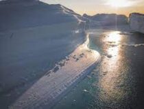Ледники Гренландии из-за теплой погоды стали таять быстрее