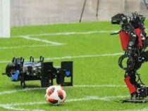 В Бангкоке на выставке робототехники представлены футболисты будущего