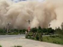 Песчаный шторм в Китае сняли на видео