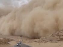 Крупнейшая за 20 лет песчаная буря обрушилась на Китай