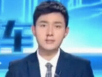 В Китае ведущий продолжил читать новости, несмотря на кровотечение из носа