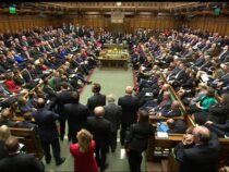 Британским депутатам разрешили не носить пиджаки и галстуки