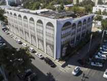 В Бишкеке начался снос старого здания Генпрокуратуры