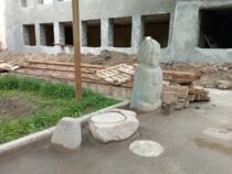 В Тонском районе у строящейся школы украли кирпичи и стропила