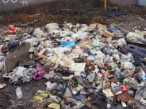 Завалы мусора в Бишкеке. Коммунальщиков  оштрафовали на 78 тыс. сомов