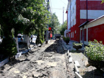 В Оше начался ремонт тротуаров по улице Курманжан-Датка