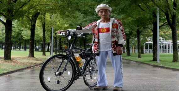 75-летний кыргызстанец добрался на велосипеде из Оша до Бурсы
