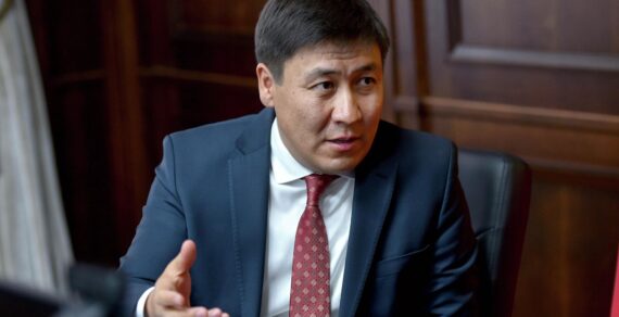 Алмазбек Бейшеналиев освобожден от должности министра образования