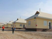 В Сузакском районе 8 семей получили новые дома