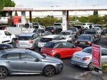 Во Франции выстраиваются очереди за бензином
