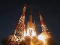 Япония запустила и уничтожила свою ракету с восемью спутниками