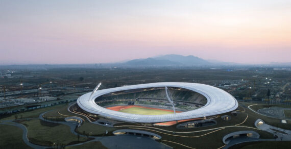 В Китае построили стадион, который «парит» над холмами