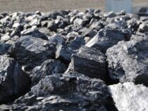 В Кыргызстане запретили вывозить уголь на авто