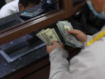В Кыргызстане наблюдается дефицит наличных долларов в обменных бюро