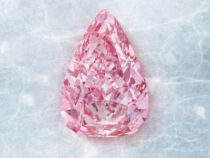 В Женеве на аукционе продали уникальный розовый бриллиант