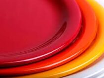 Ученые выяснили, в тарелках какого цвета еда кажется невкусной