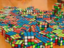 Британец за сутки собрал почти 7 тысяч кубиков Рубика