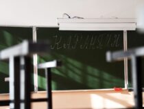 В Кыргызстане на карантин закрыты более 200 школ