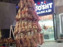 В Узбекистане поставили новогоднюю елку из бараньих туш