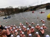 Рождественский заплыв «моржей» состоялся в Праге