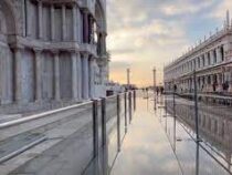 Стеклянные барьеры для защиты Собора Святого Марка установили в Венеции